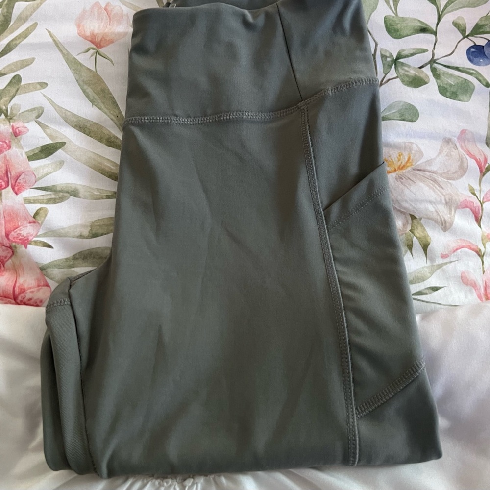 Green capri leggings